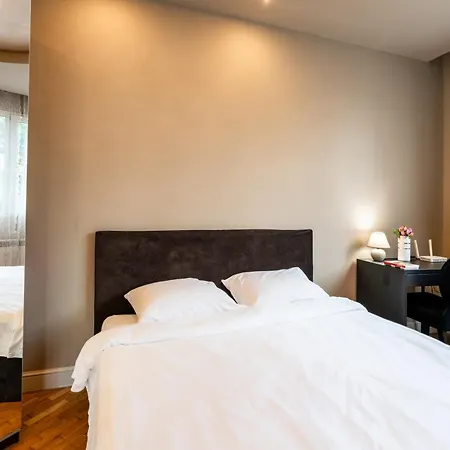 아파트 Elegant 2bdr With A Balcony
