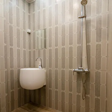 Elegant 2bdr With A Balcony София