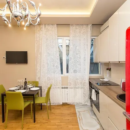 Elegant 2bdr With A Balcony