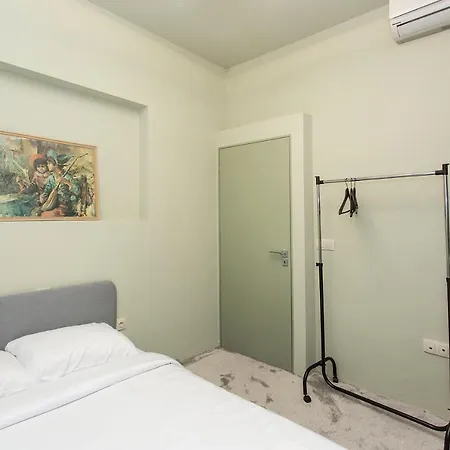 Elegant 2bdr With A Balcony