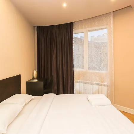 Apartman Elegant 2bdr With A Balcony