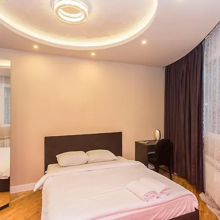 Apartment Elegant 2bdr With A Balcony *