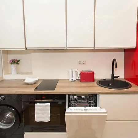 Elegant 2bdr With A Balcony