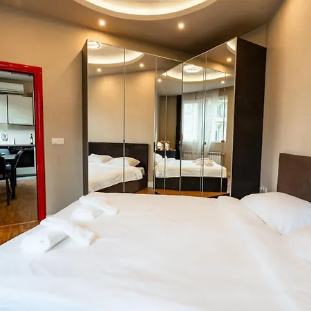 Elegant 2bdr With A Balcony