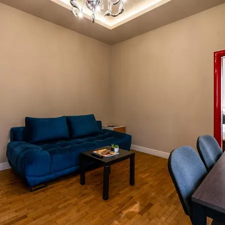 Elegant 2bdr With A Balcony Apartament