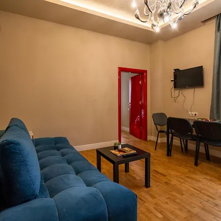 Elegant 2bdr With A Balcony