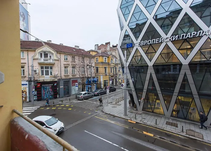 Elegant 2bdr With A Balcony Apartamento