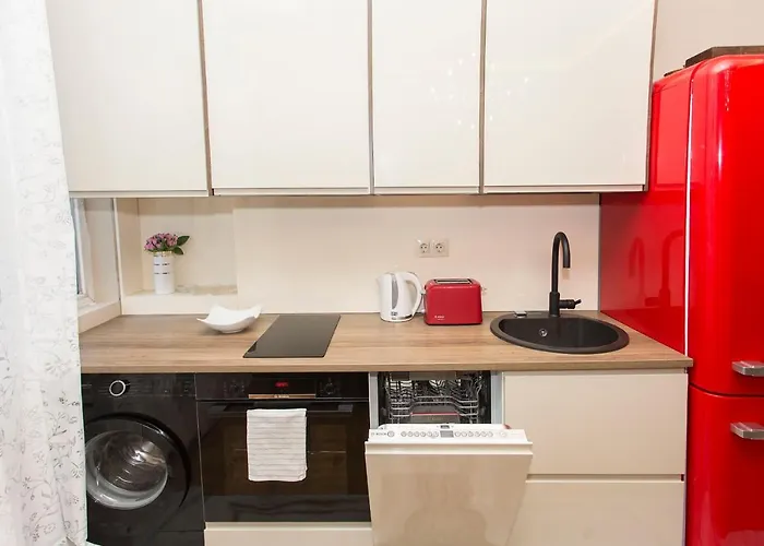 Elegant 2bdr With A Balcony