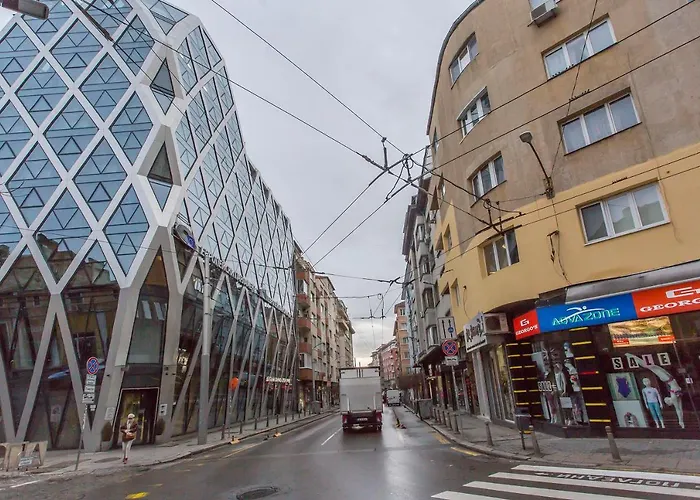 Elegant 2bdr With A Balcony Sofía