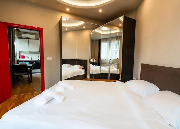 Elegant 2bdr With A Balcony