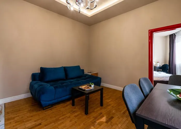 Elegant 2bdr With A Balcony Apartamento