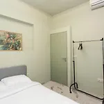 Elegant 2bdr With A Balcony