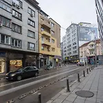 Elegant 2bdr With A Balcony Lejlighed