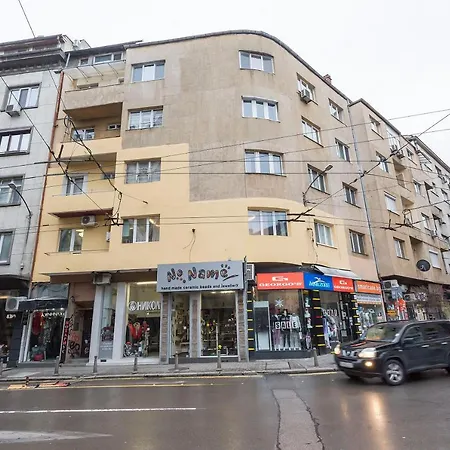 Lejlighed Elegant 2bdr With A Balcony *