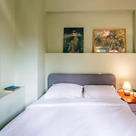 Lejlighed Elegant 2bdr With A Balcony *