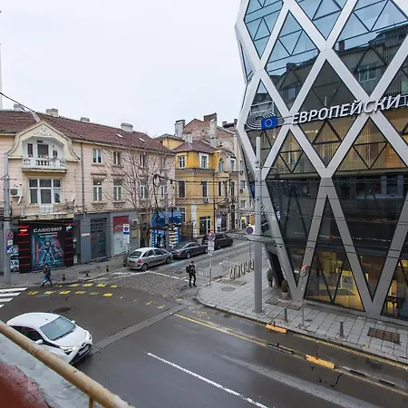 Elegant 2bdr With A Balcony Daire